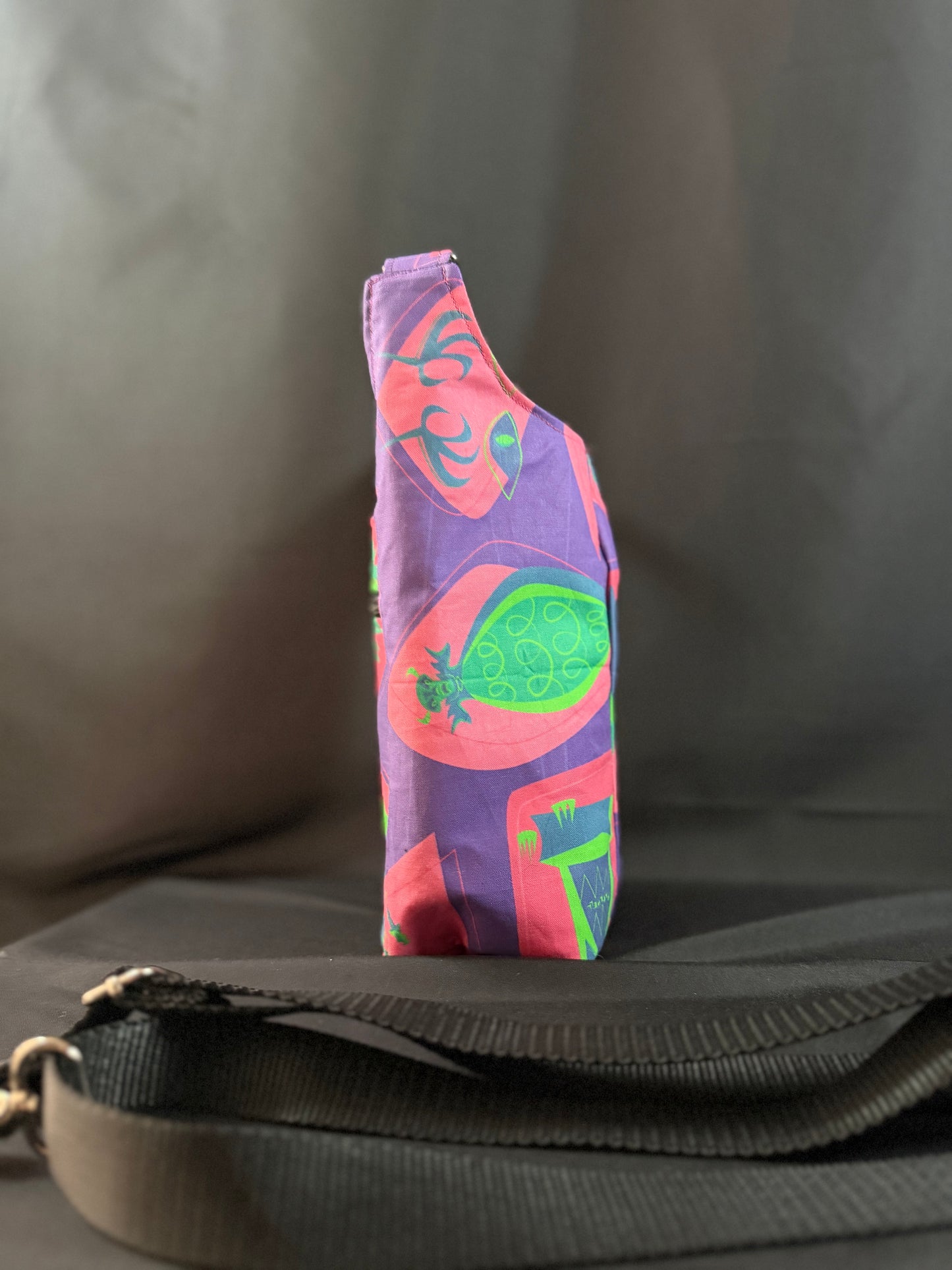 Ghost Mansion Cup Carrier
